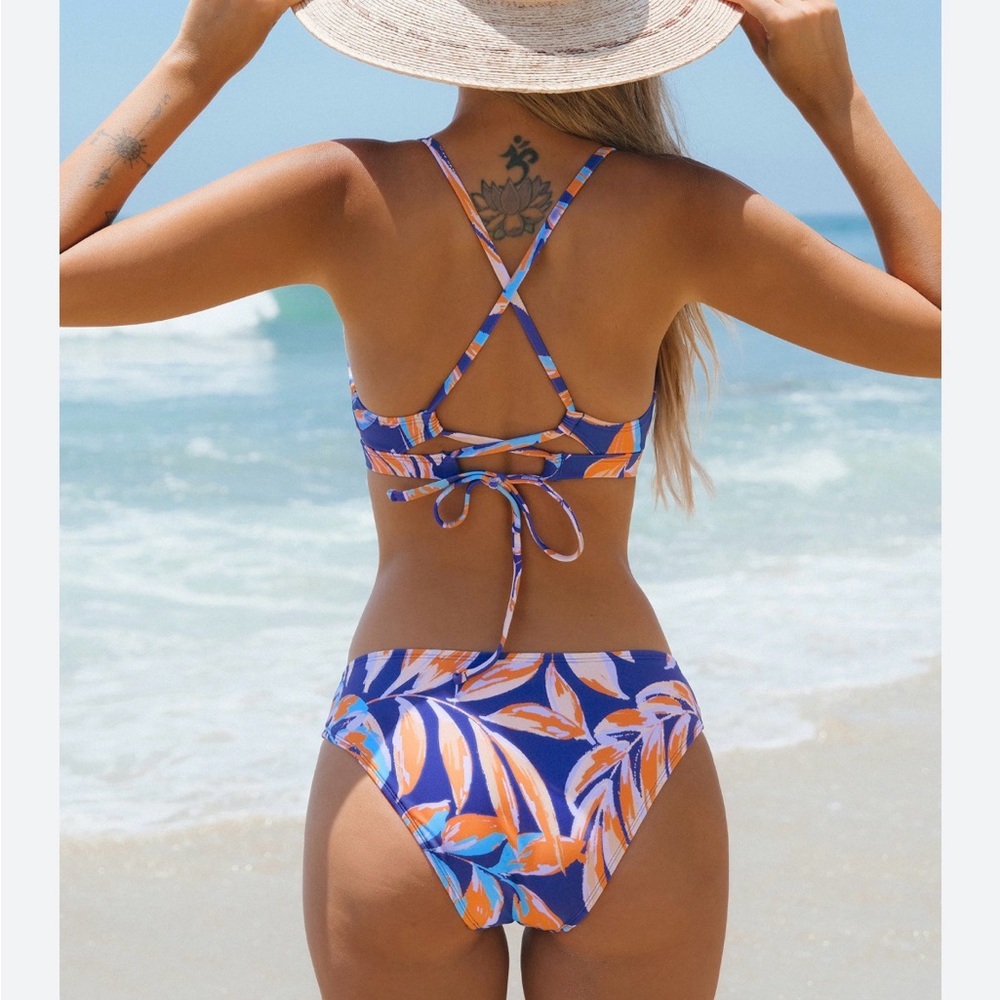 Cupshe Blue Tropical Palm Leaf Reversible Bikini Set - Size: Top: M - Bottom: L